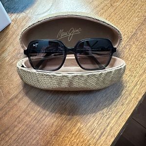 Brand new Maui Jim Little Bell Sunglasses with Case